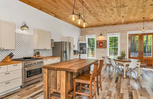 Lebanon Autre | Charming 3-bedroom Farmhouse in the Seacoast