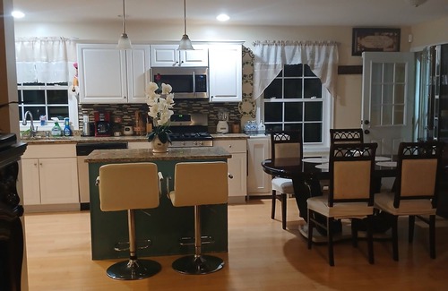 Batesville Autre | Charming 3-bedroom farmhouse in cool Crozet with AC, WiFi