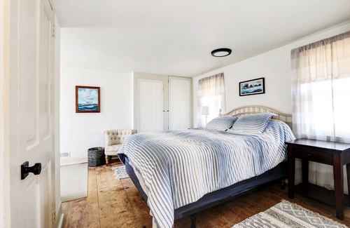 Ocean View Autre | Charming 3-bedroom farmhouse with AC, WiFi, 5 minutes to Sea Isle Beaches!