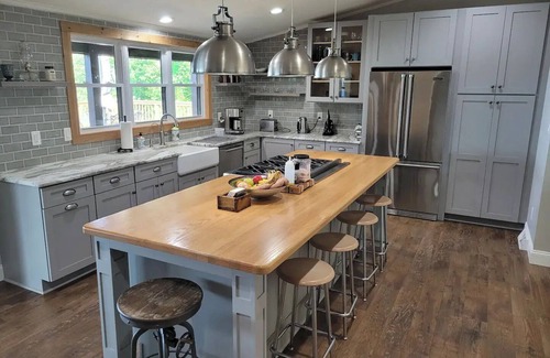 Burnt Chimney Maison | Charming 3-bedroom house with fitness room, WiFi in brilliant Blue Ridge