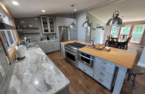 Burnt Chimney Maison | Charming 3-bedroom house with fitness room, WiFi in brilliant Blue Ridge