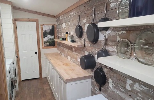 Burnt Chimney Maison | Charming 3-bedroom house with fitness room, WiFi in brilliant Blue Ridge