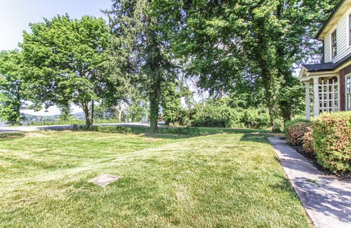 Loyalton Maison | Charming 3-bedroom house with WiFi, AC in serene Harrisburg