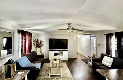Omega Maison | Charming 3-bedroom home with a cozy feeling and all the amenities in kingfisher