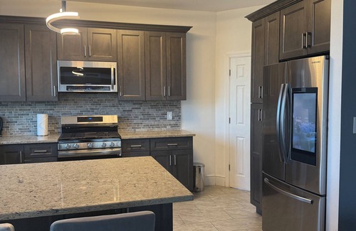Ronkonkoma Maison | Charming 3-bedroom house with WiFi and AC in Ronkonkoma, Lake views.