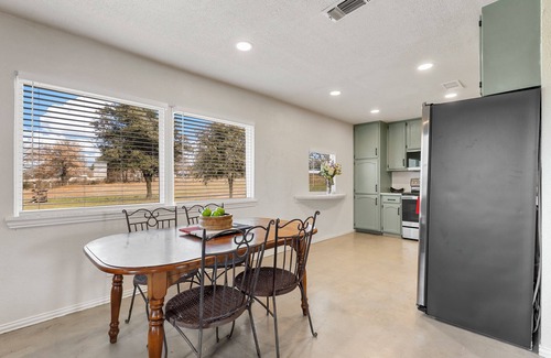 Springtown Maison | Charming 3-bedroom house with optional Horse Stalls and Pasture