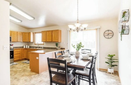 Twin Falls Maison | Charming 3-bedroom house in Twin Falls with King beds, BBQ grill