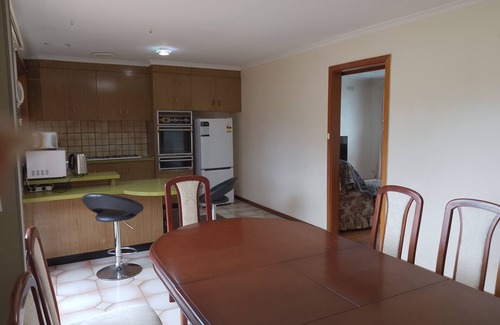 Werribee South Maison | Charming 3-Bedroom Holiday Home Near Tourist Attractions