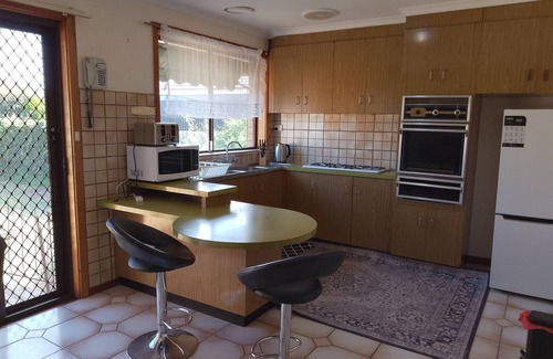 Werribee South Maison | Charming 3-Bedroom Holiday Home Near Tourist Attractions