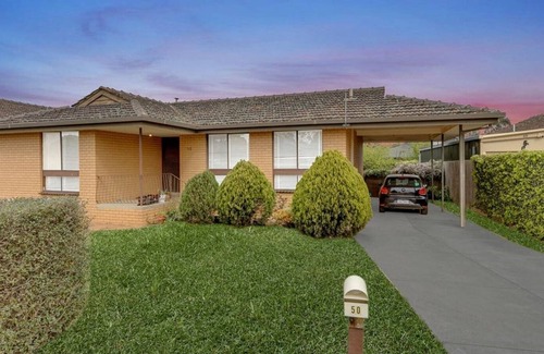 Werribee South Maison | Charming 3-Bedroom Holiday Home Near Tourist Attractions