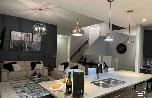 Saskatoon Maison | Charming 3-bedroom house with WiFi and AC in enjoyable Saskatoon
