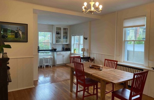 Glen Cove Maison | Charming 3-bedroom house, water views, beach access on the North Shore