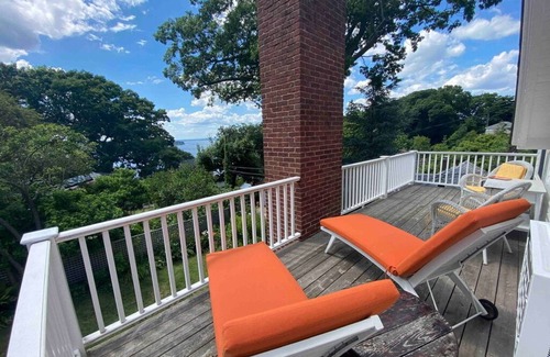 Glen Cove Maison | Charming 3-bedroom house, water views, beach access on the North Shore