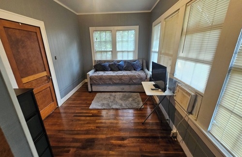 Greenwood Maison | Charming 3-bedroom house in serene Greenwood with WiFi, AC