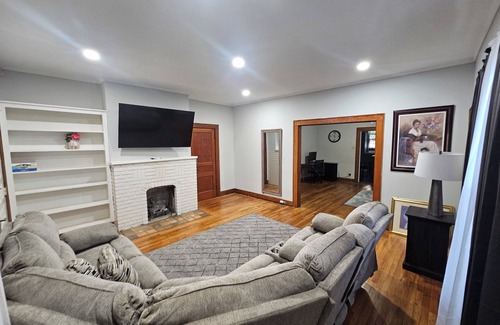 Greenwood Maison | Charming 3-bedroom house in serene Greenwood with WiFi, AC