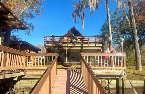 Folkston Maison | Charming 3-bedroom home that sits on the water of the St Mary’s River.