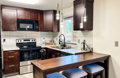Orchards Maison | Charming 3- bedroom house with WiFi and AC in delightful Vancouver