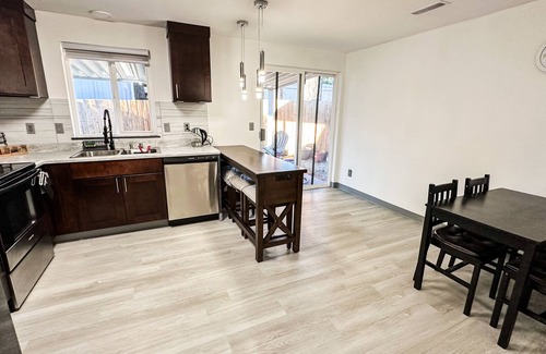 Orchards Maison | Charming 3- bedroom house with WiFi and AC in delightful Vancouver