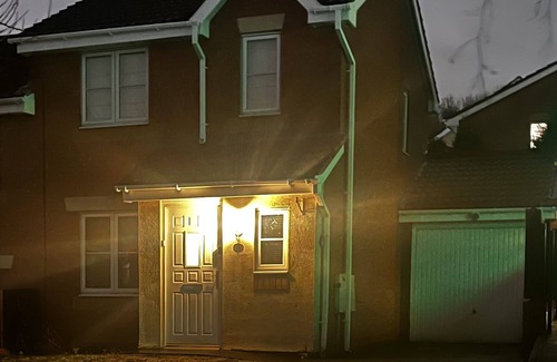 Oldbury Maison | Charming 3 Bedroom Home with Private Garden & 2 Toilets