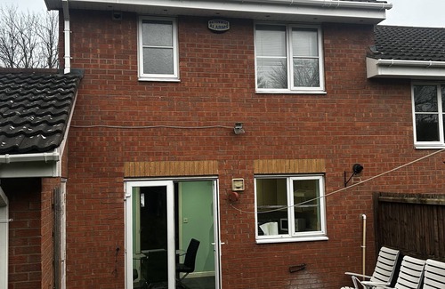 Oldbury Maison | Charming 3 Bedroom Home with Private Garden & 2 Toilets