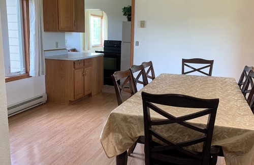 Britton Maison | Charming 3-bedroom home with AC, WiFi in Britton. Quiet, trees, and sunsets!
