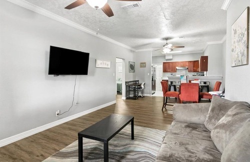 Groves Maison | Charming 3-Bedroom Home in Groves