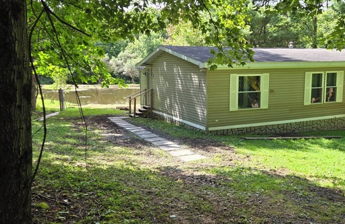 Laurens Maison | Charming 3-bedroom home in welcoming Laurens with 11 acres and a small pond