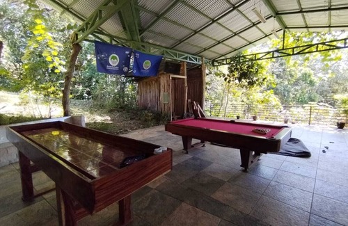 Canton Parrita Maison | Charming 3-bedroom house in Guapinol with WiFi and AC