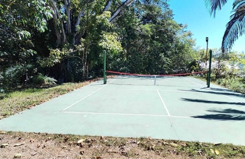 Canton Parrita Maison | Charming 3-bedroom house in Guapinol with WiFi and AC
