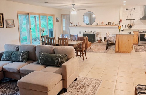 Corrales Maison | Charming 3-bedroom house with King Suite in Corrales