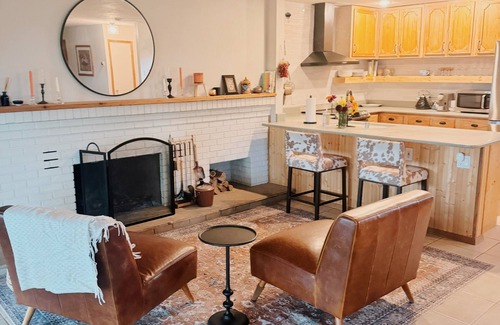 Corrales Maison | Charming 3-bedroom house with King Suite in Corrales