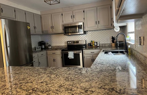 Danville Maison | Charming 3-bedroom house with AC, fitness room, WiFi in wonderful Danville
