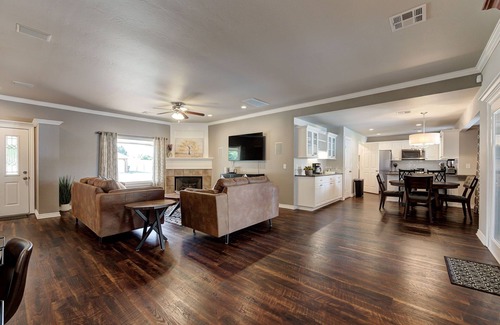 Del City Maison | Charming 3-bedroom house with AC, WiFi in Del City