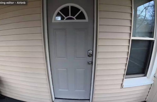 Rockford Maison | Charming 3-bedroom house in lovely Rockford with Window AC