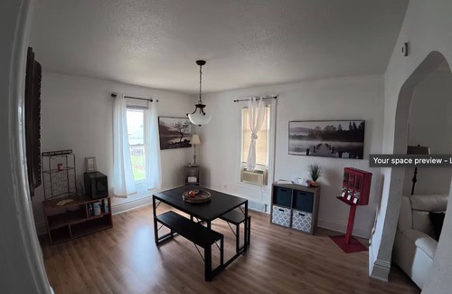 Rockford Maison | Charming 3-bedroom house in lovely Rockford with Window AC