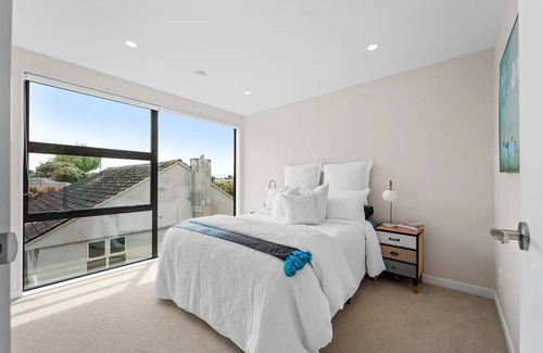 Auckland Maison | Charming 3-bedroom house with fitness room, WiFi in vibrant Auckland