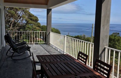 Manadas Maison | Charming 3-bedroom house with WiFi, AC in adorable Manadas