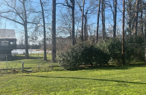 Lake Houston Maison | Charming 3-bedroom house with WiFi and AC in fabulous Huffman on Lake Houston