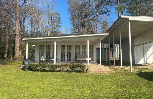 Lake Houston Maison | Charming 3-bedroom house with WiFi and AC in fabulous Huffman on Lake Houston