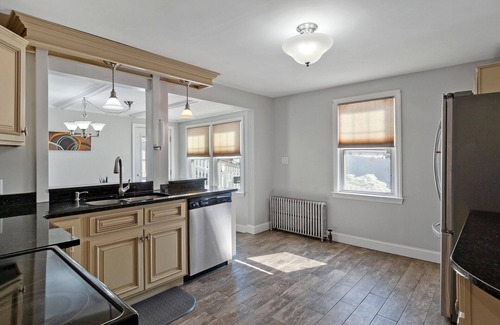 Methuen Maison | Charming 3-bedroom house in Methuen; minutes to Boston & NH region