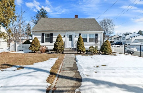 Methuen Maison | Charming 3-bedroom house in Methuen; minutes to Boston & NH region