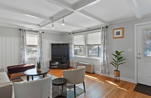 Methuen Maison | Charming 3-bedroom house in Methuen; minutes to Boston & NH region