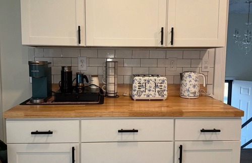 Norwich Maison | Charming 3-Bedroom House Near Mohegan Sun Casino in Norwich. Pet Friendly!