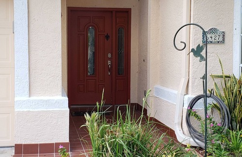 Ventura Maison | Charming 3-bedroom house with WiFi and fitness room in OrlandonGated community