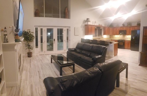 Ventura Maison | Charming 3-bedroom house with WiFi and fitness room in OrlandonGated community