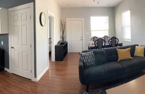 Governmental Mall Maison | Charming 3-bedroom house in pleasant Phoenix with AC, WiFi