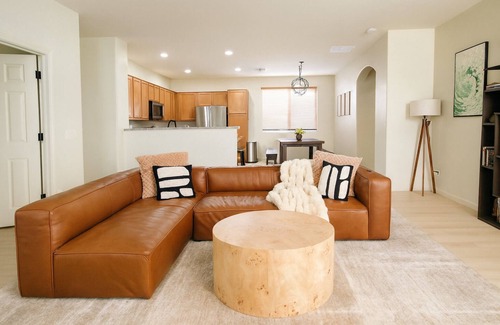 Waddell Maison | Charming 3-bedroom house with office, pool and gym in beautiful Waddell