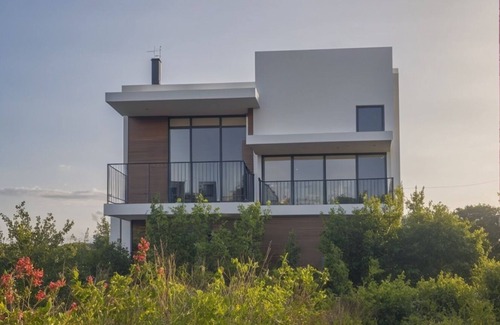 Hunucma Maison | Charming 3-bedroom house with WiFi and AC in a safe and charming fishermans town