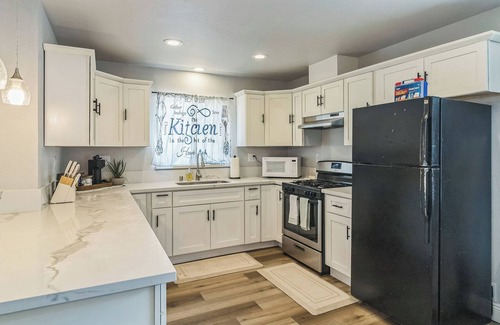 Raisin Maison | Charming 3-bedroom house with wifi, AC and smart tvs in every room