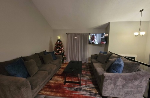 Omaha Maison | Charming 3 Bedroom House with Firepit in West Omaha